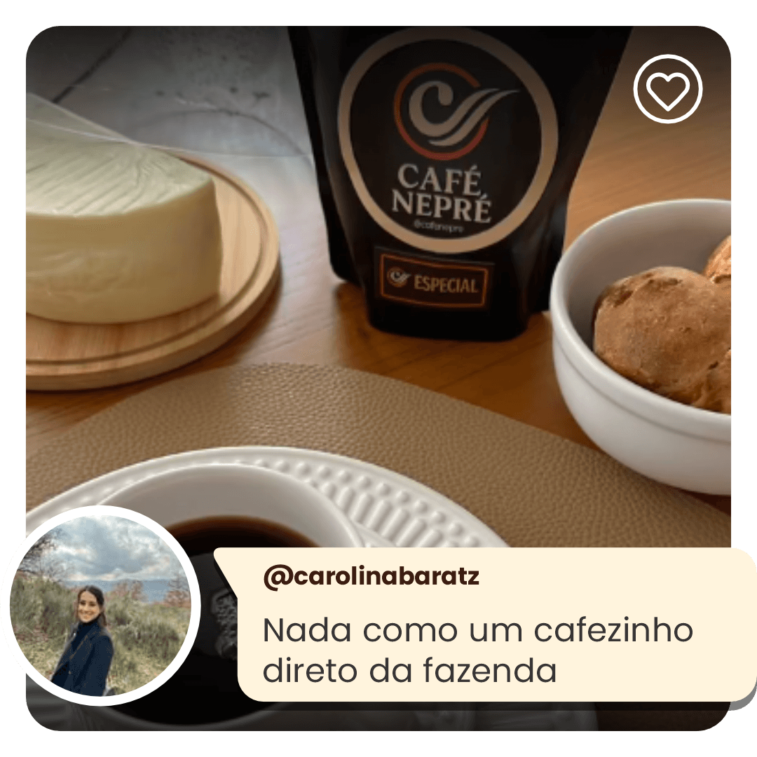 @carolinabaratz: “Nada como um cafezinho direto da fazenda”.café, queijo e pão de queijo com o pacote ao fundo
